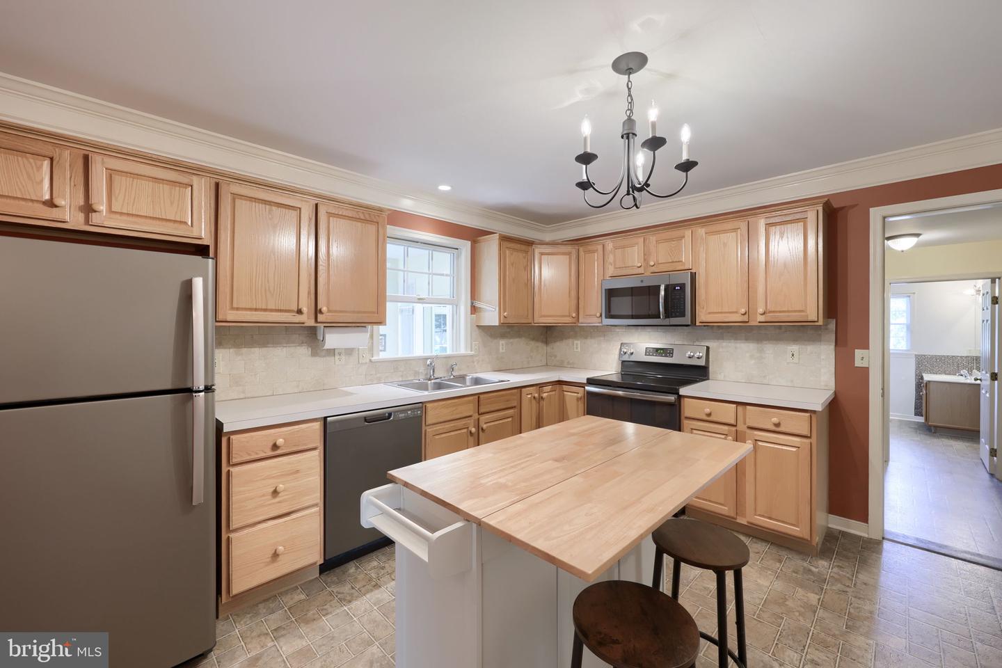 348 Squire Ln Property Photo 12