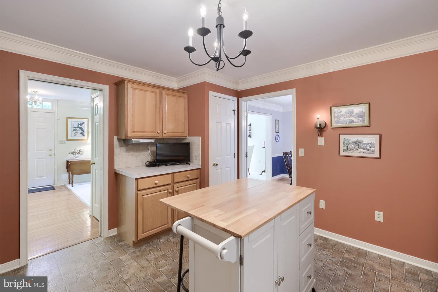 348 Squire Ln Property Photo 14