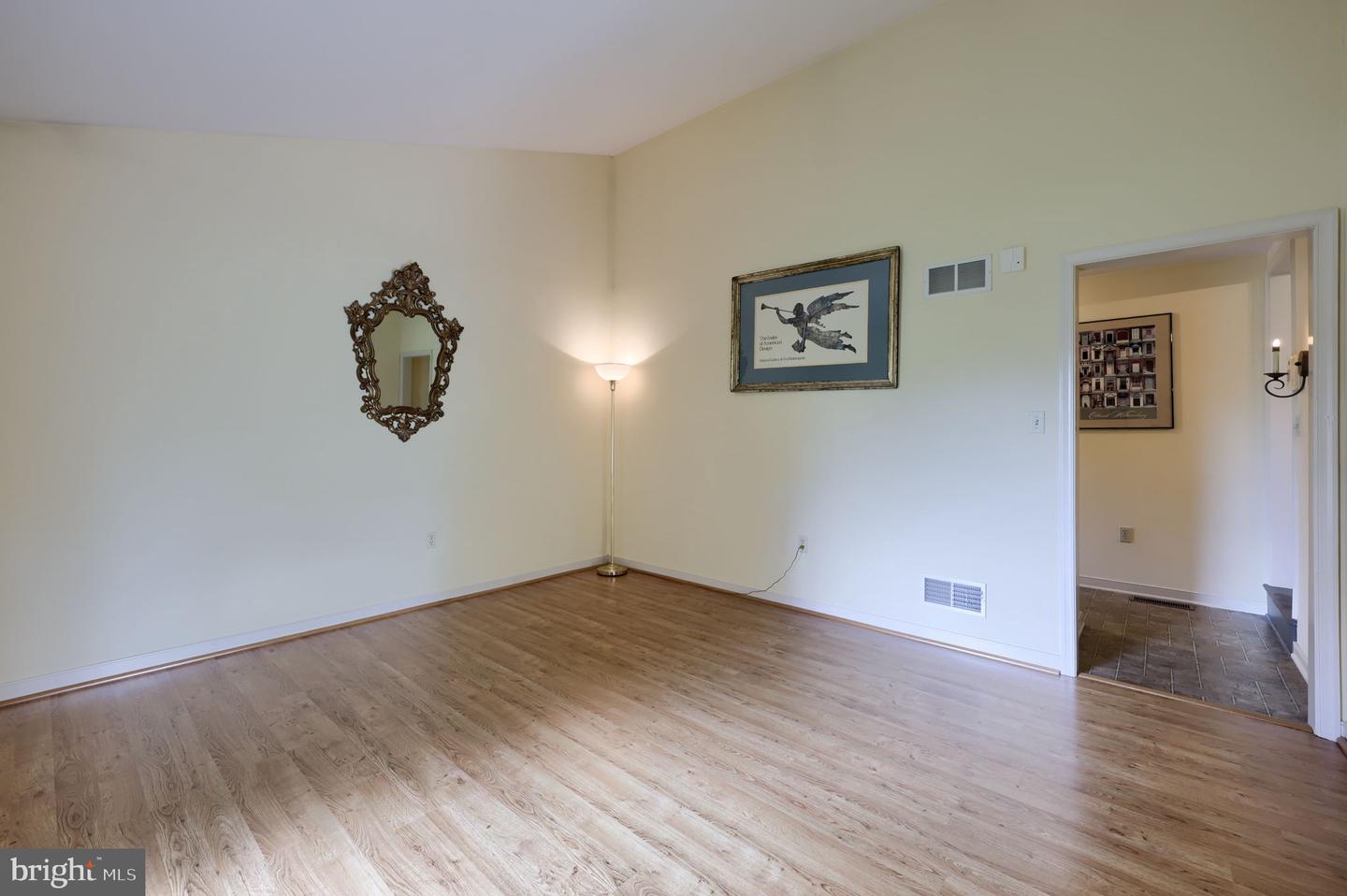 348 Squire Ln Property Photo 17