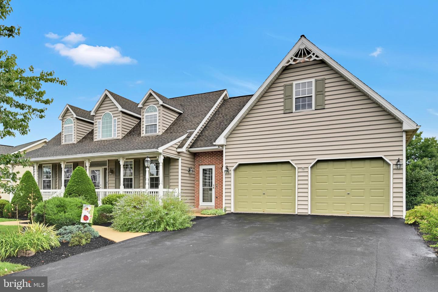 1310 Harvest Dr Property Photo 1