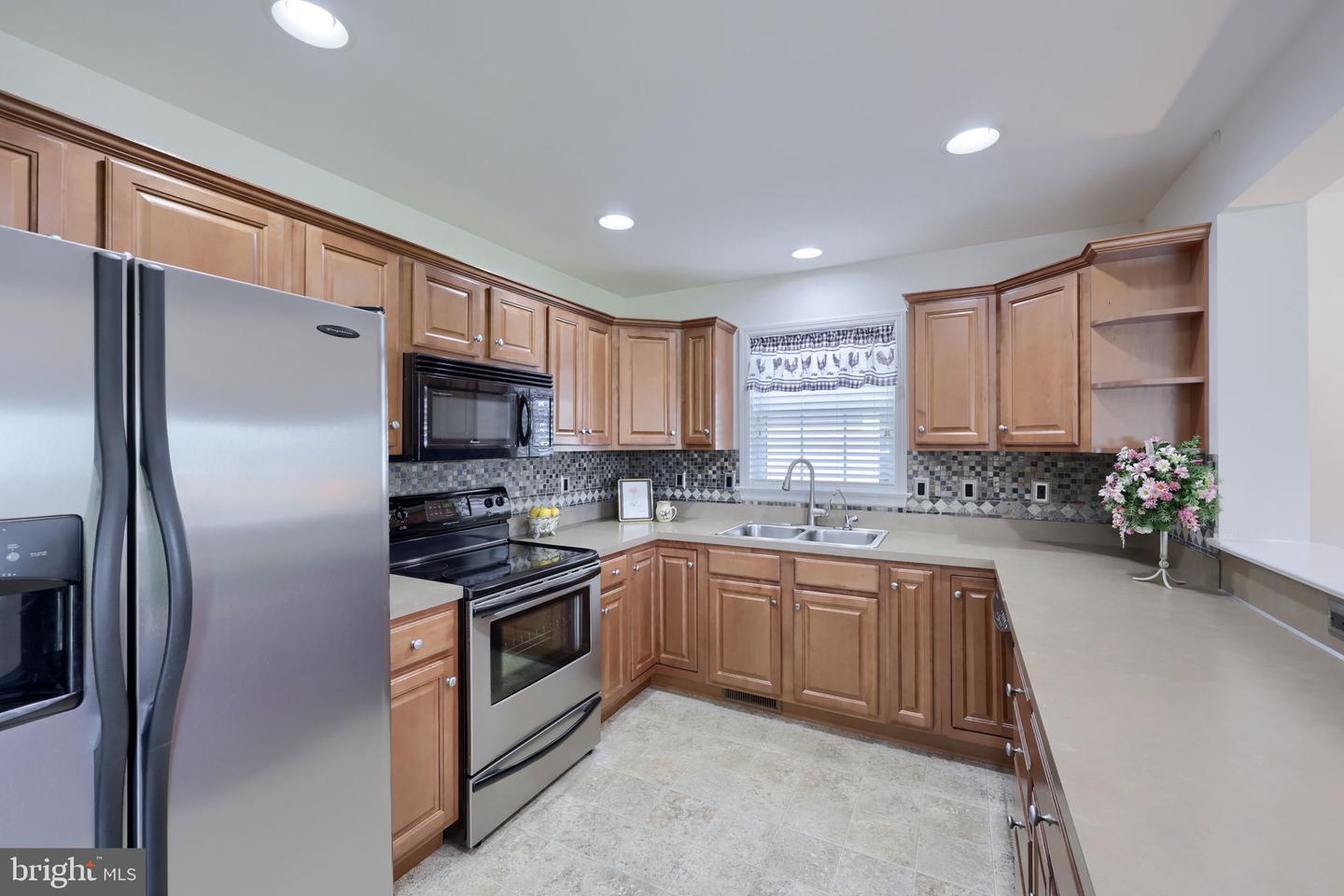 524 Thornberry Ln Property Photo 12