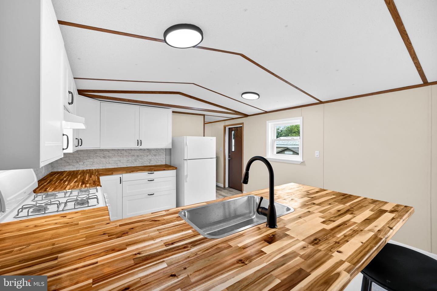 7 Spruce Dr Property Photo 8