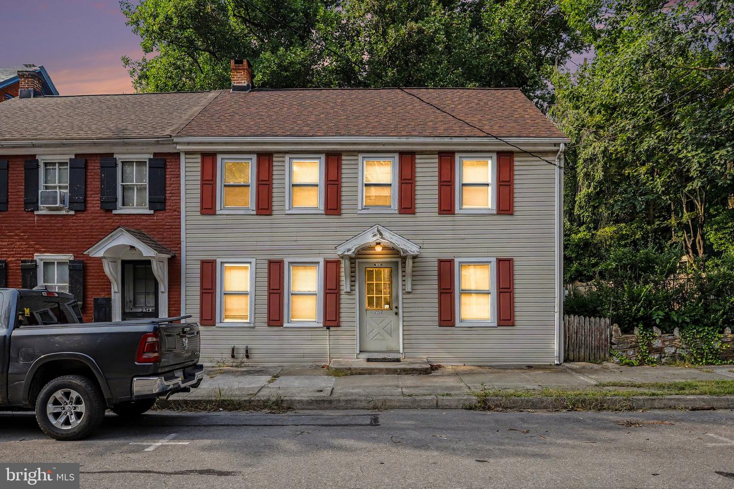 252 W Market St Property Photo 1