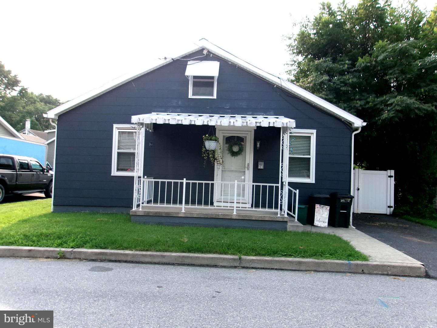 28 S Porter St Property Photo 1