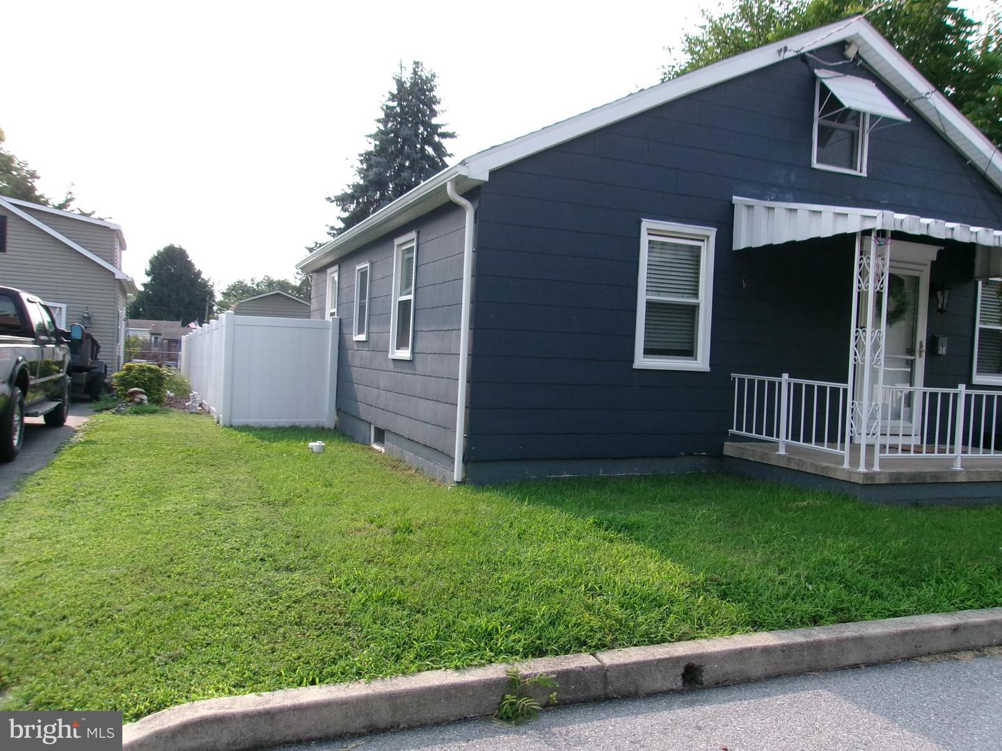 28 S Porter St Property Photo 3