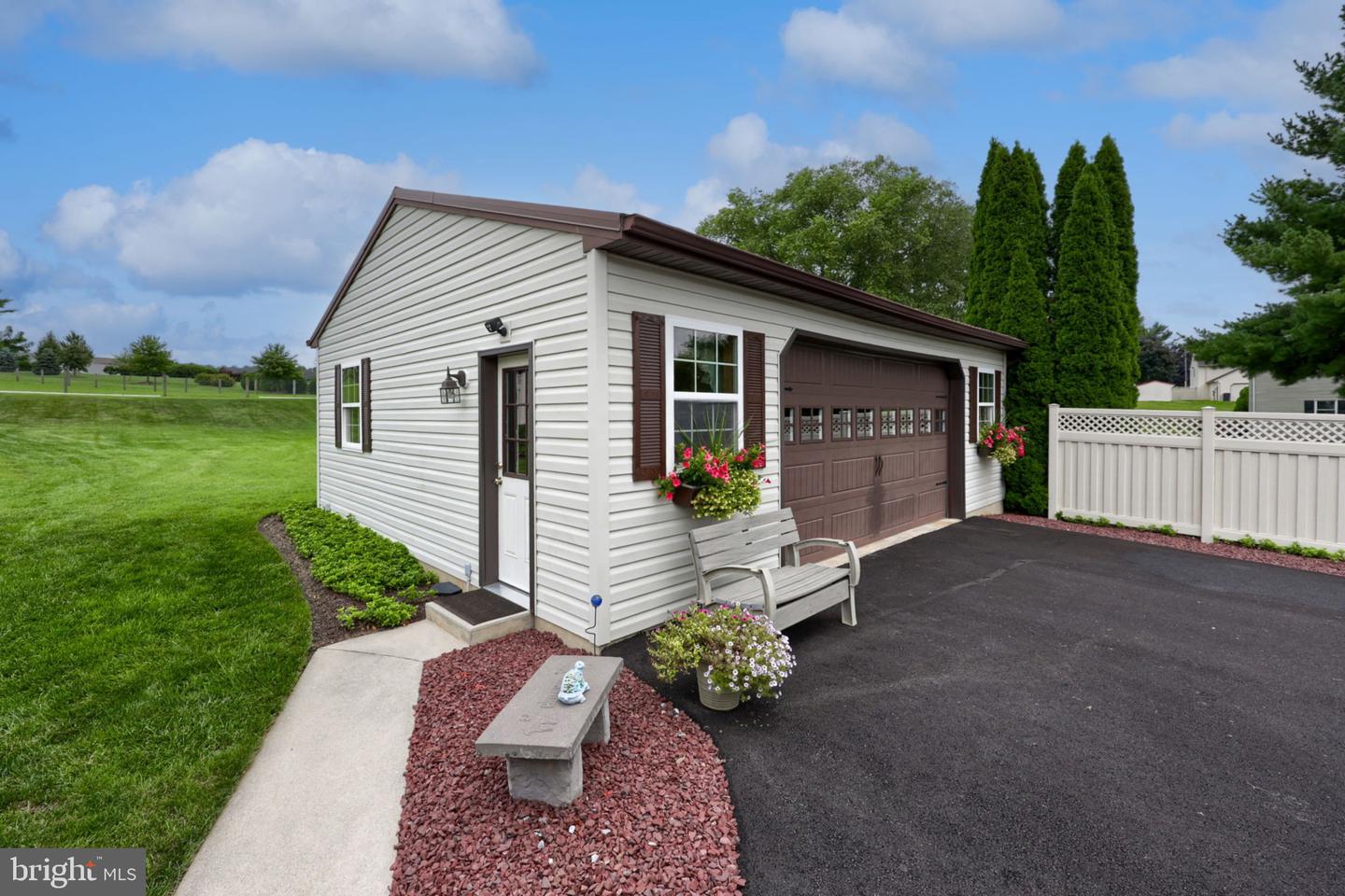 15 Sherrard Dr Property Photo 10