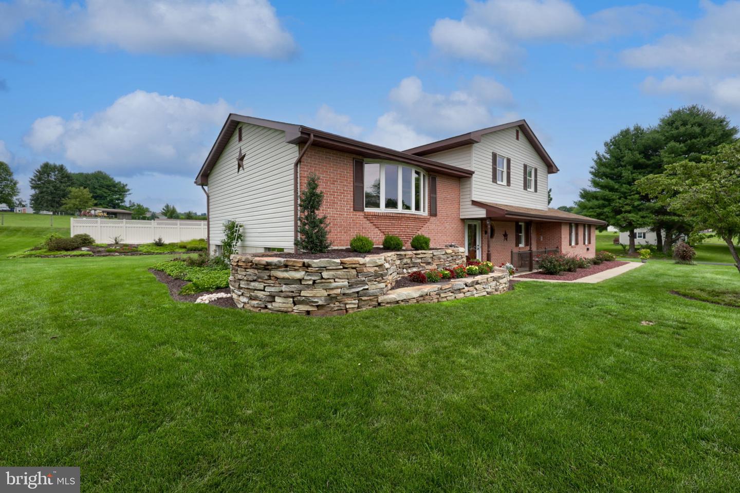 15 Sherrard Dr Property Photo 11