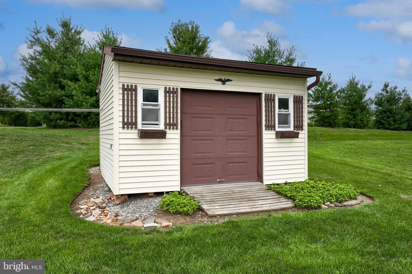 15 Sherrard Dr Property Photo 15