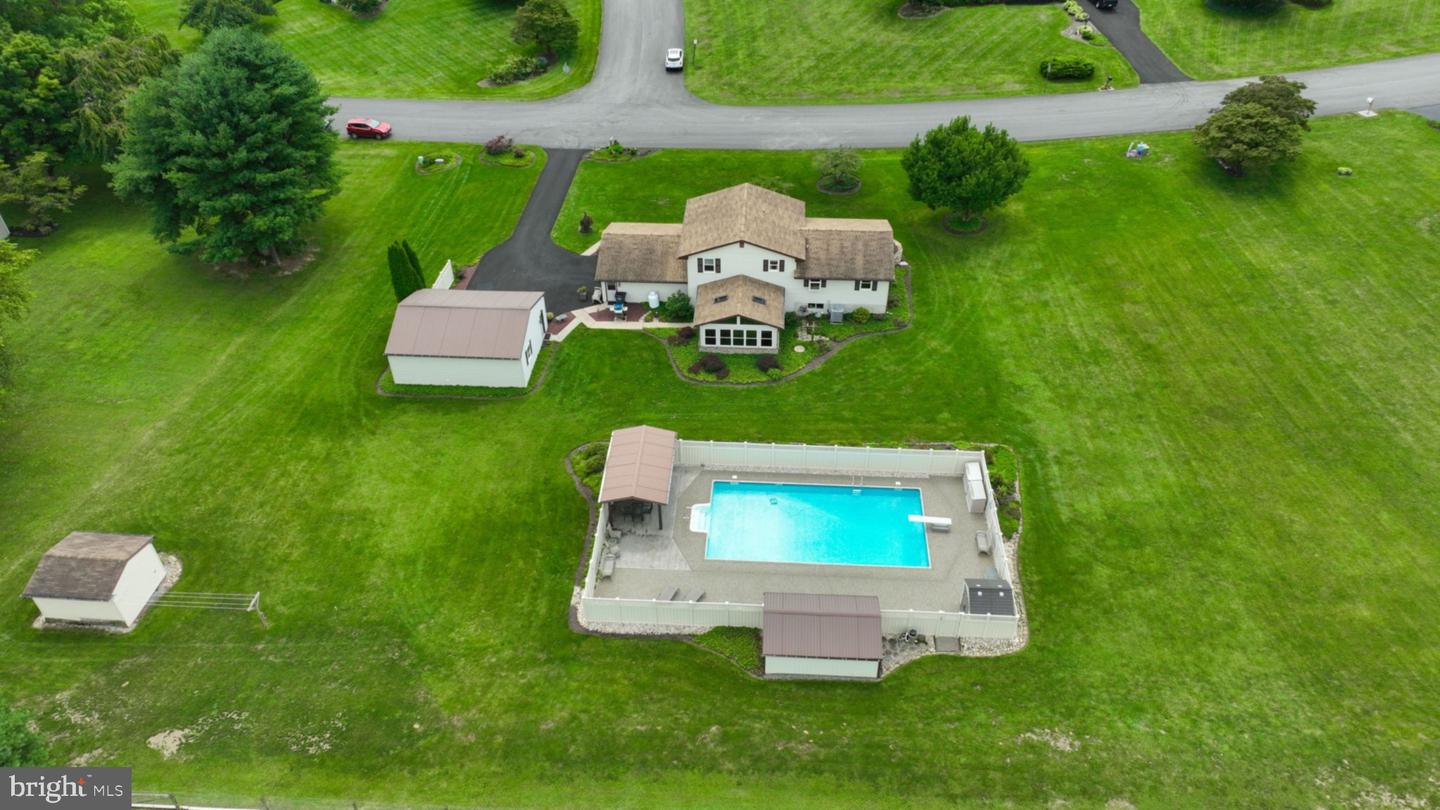 15 Sherrard Dr Property Photo 45