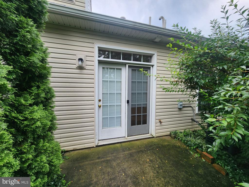 964 Elm Ave Property Photo 5