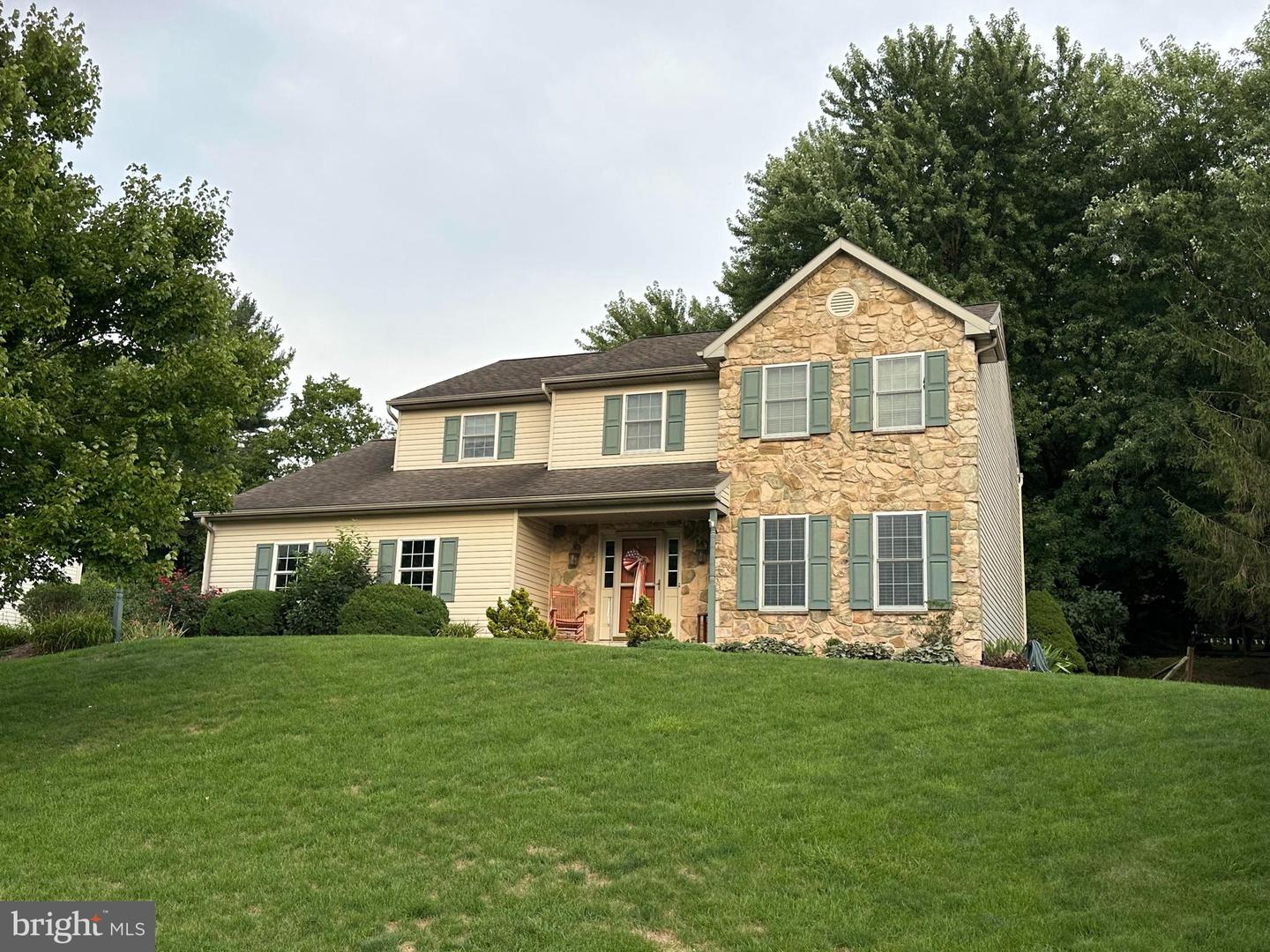 247 Hillcrest Ln Property Photo 1