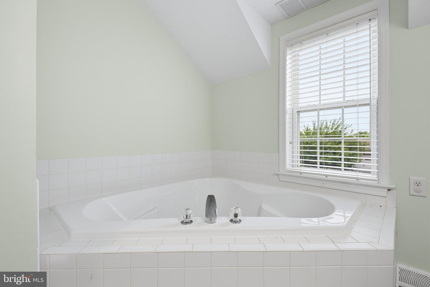 806 Sylvan Rd Property Photo 24