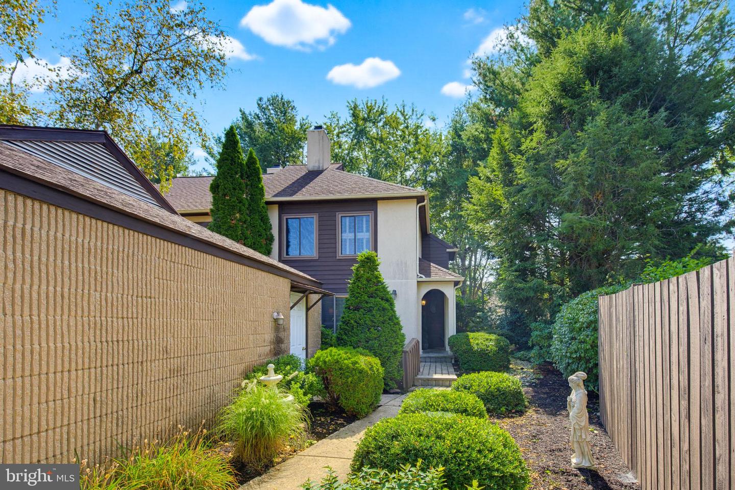 409 STONEGATE CT