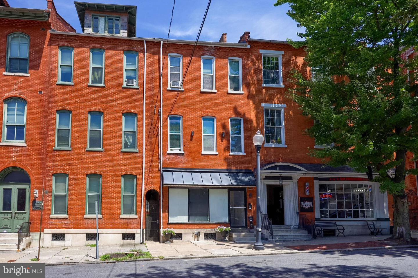 205 E KING ST Property Photo 1