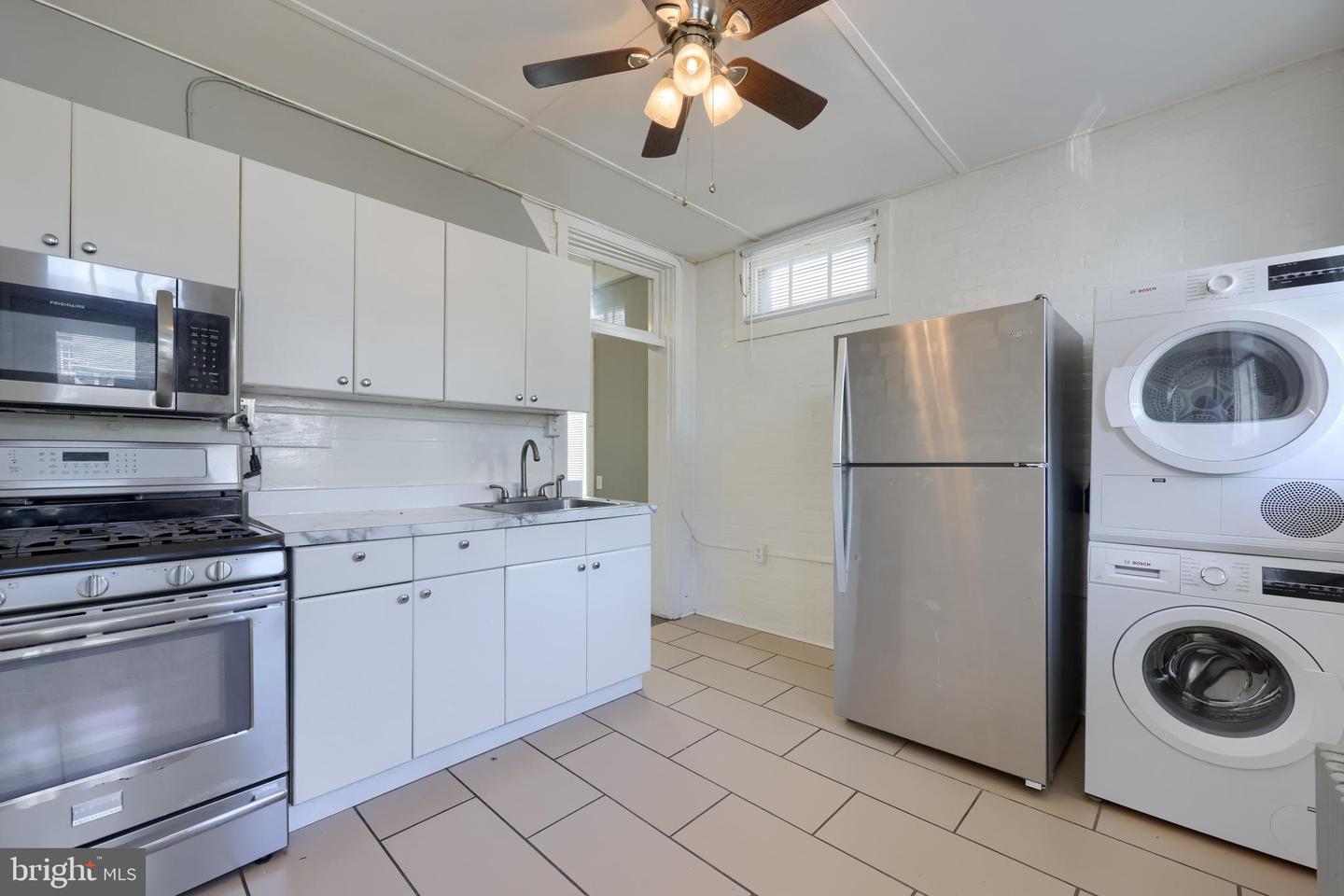 205 E King St Property Photo 16