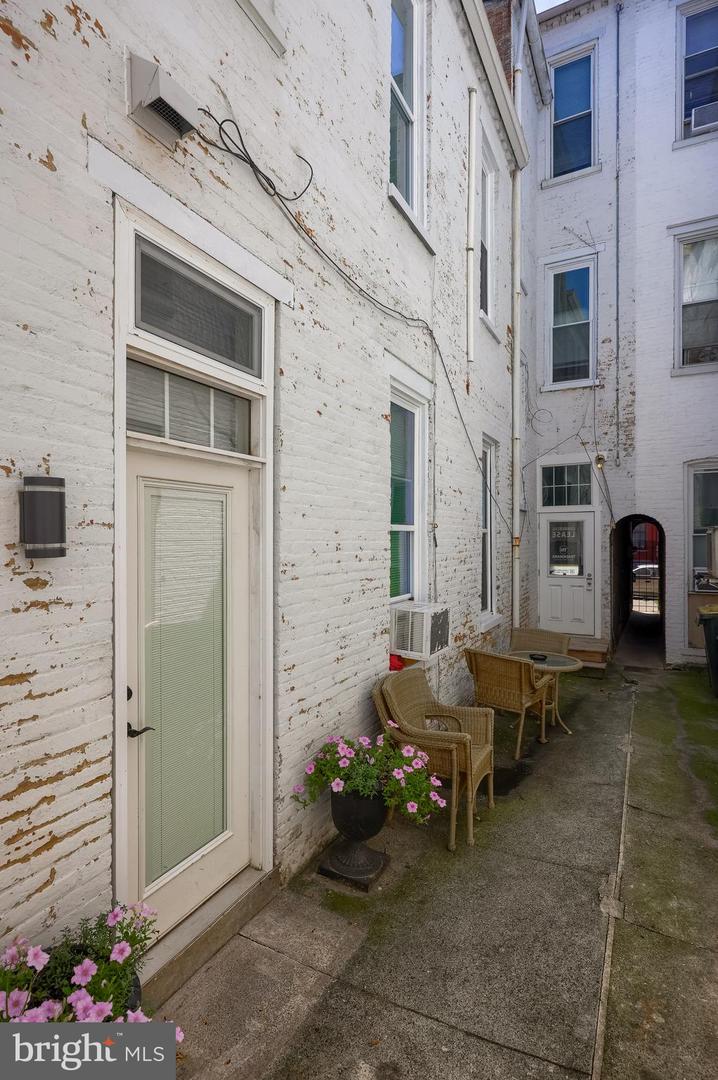 205 E King St Property Photo 25