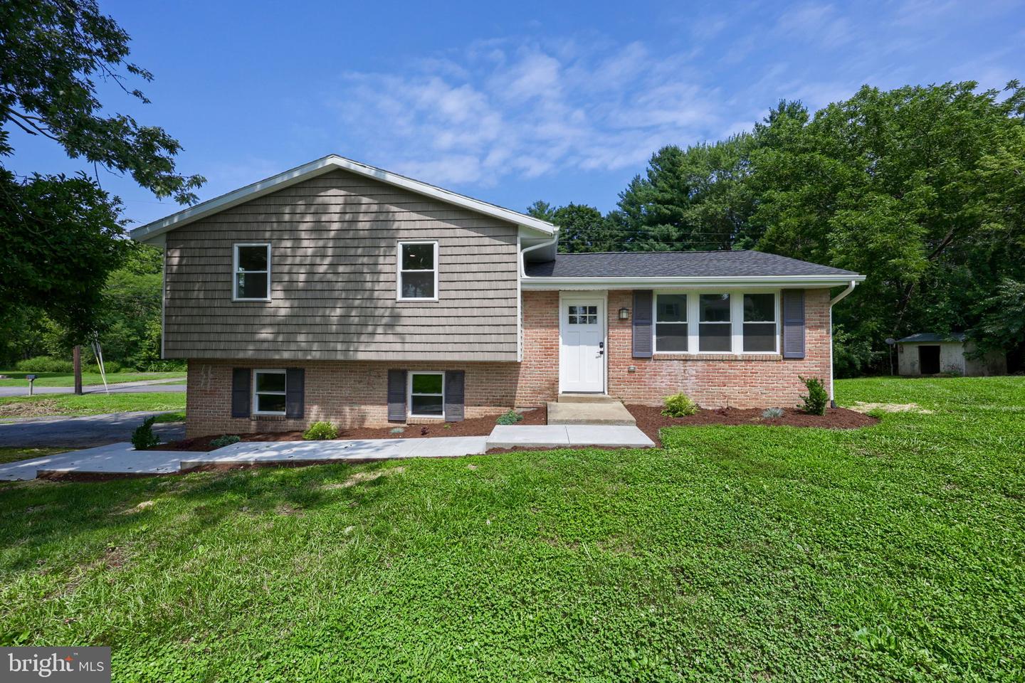 100 Spring Meadow Ln Property Photo 1