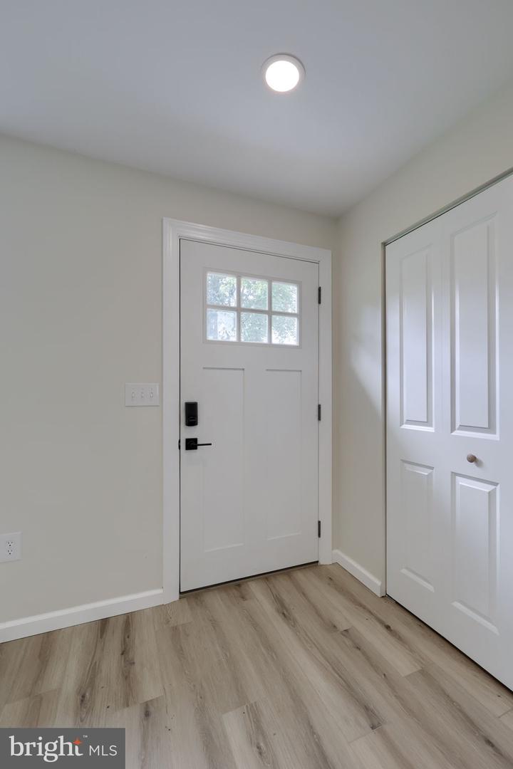100 Spring Meadow Ln Property Photo 6