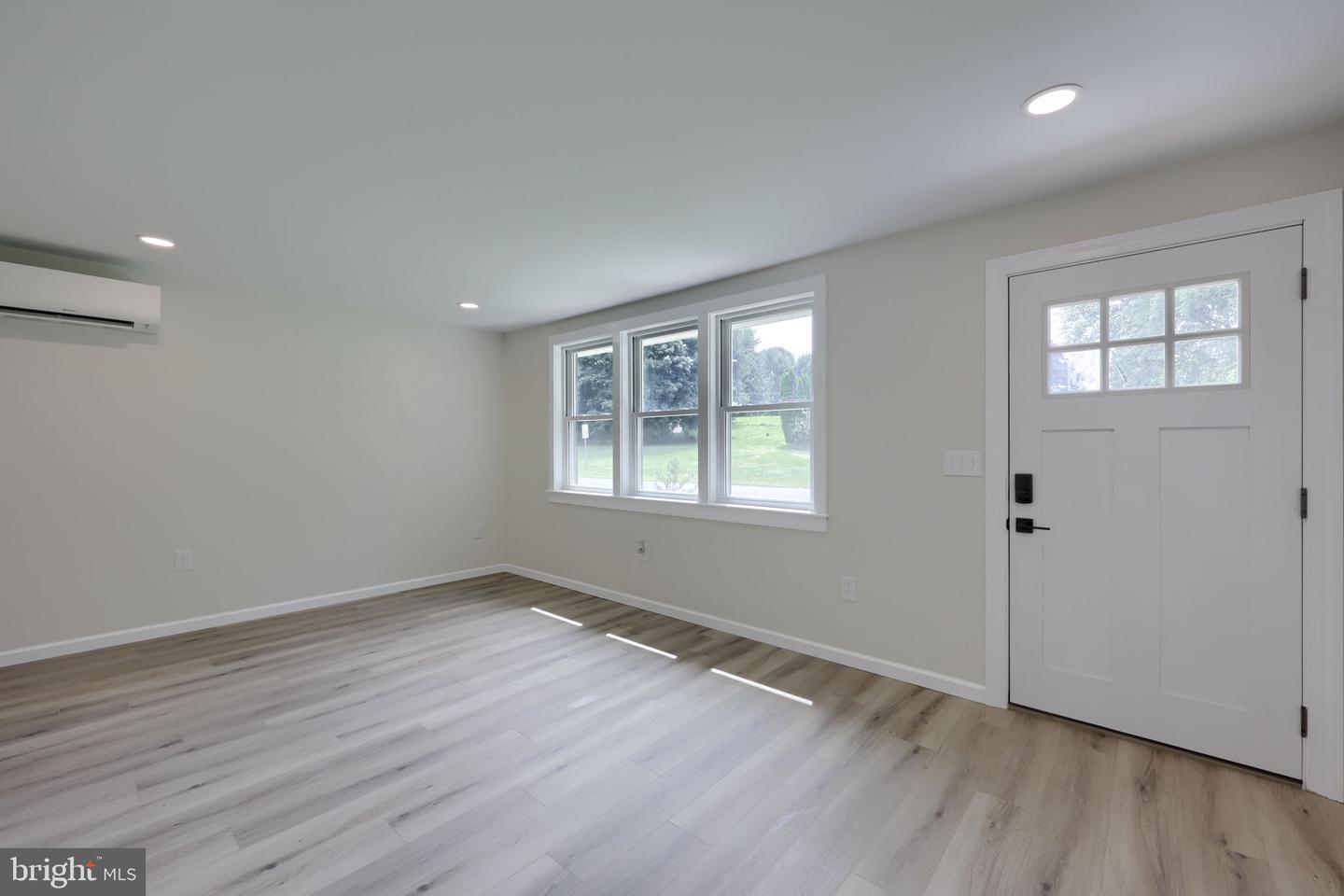 100 Spring Meadow Ln Property Photo 7