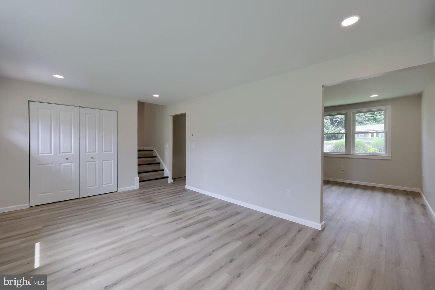 100 Spring Meadow Ln Property Photo 9