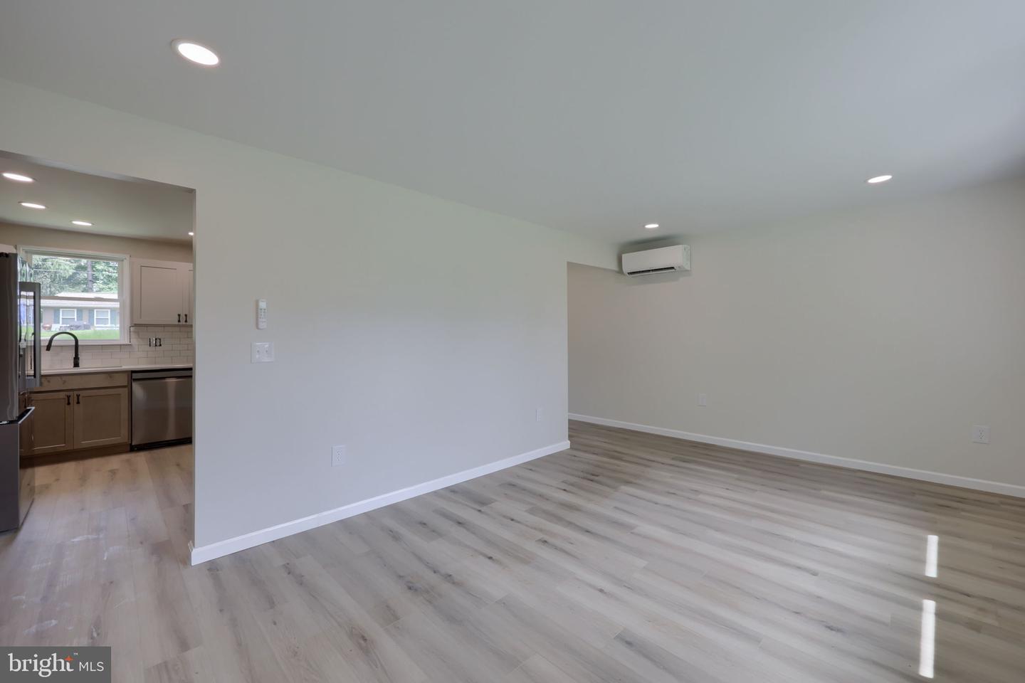 100 Spring Meadow Ln Property Photo 10