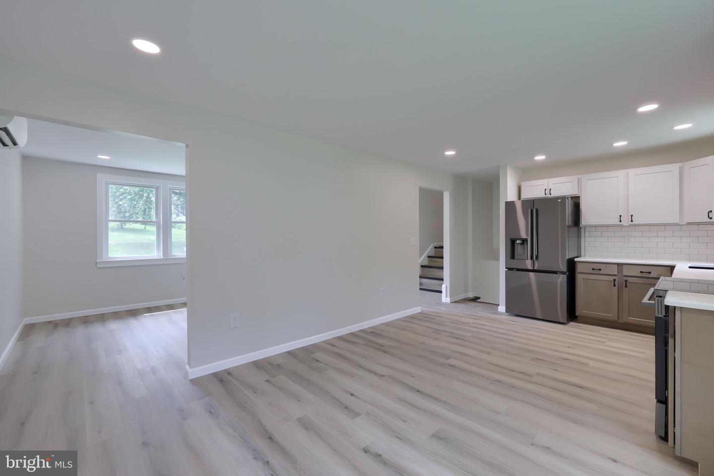 100 Spring Meadow Ln Property Photo 15