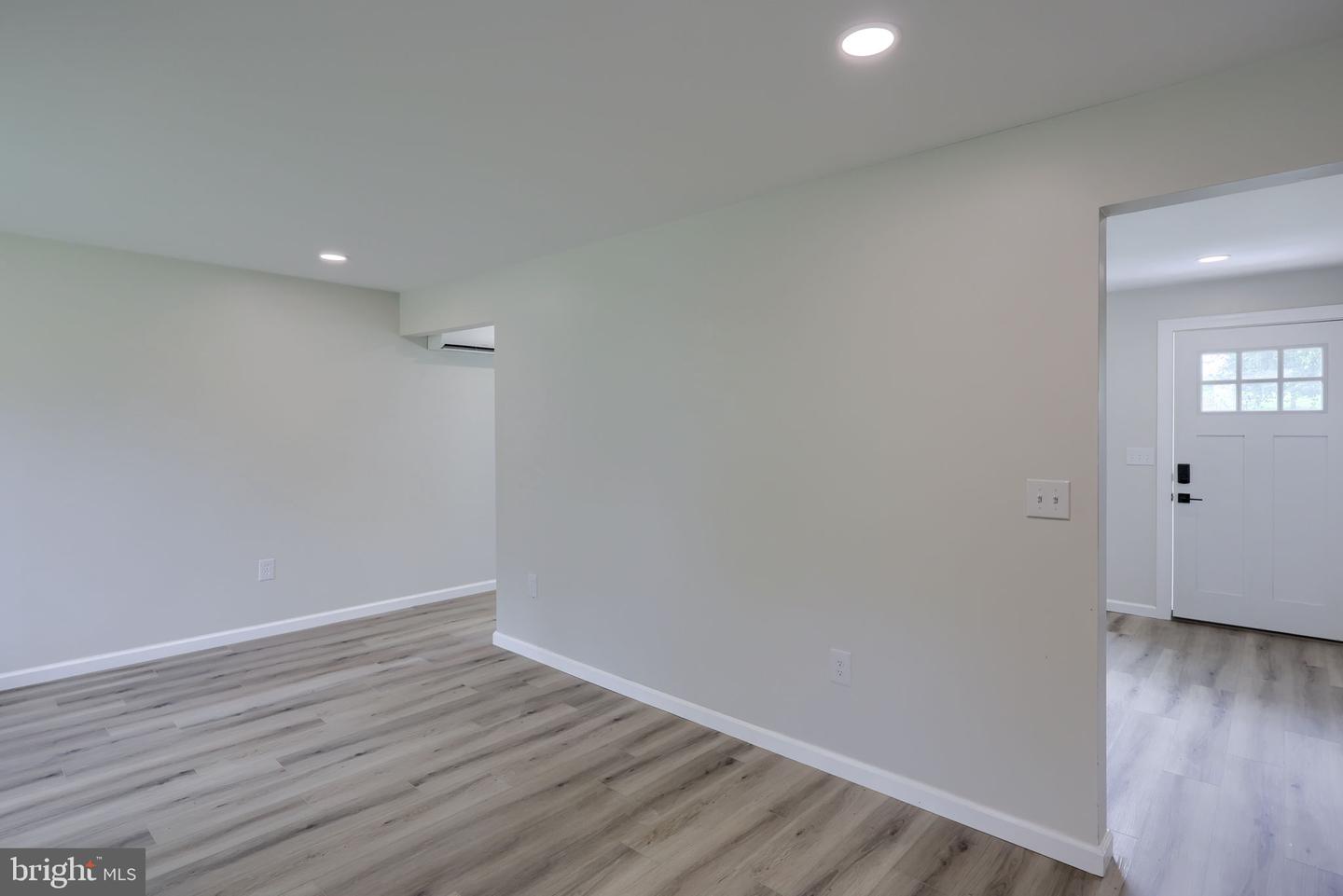 100 Spring Meadow Ln Property Photo 17