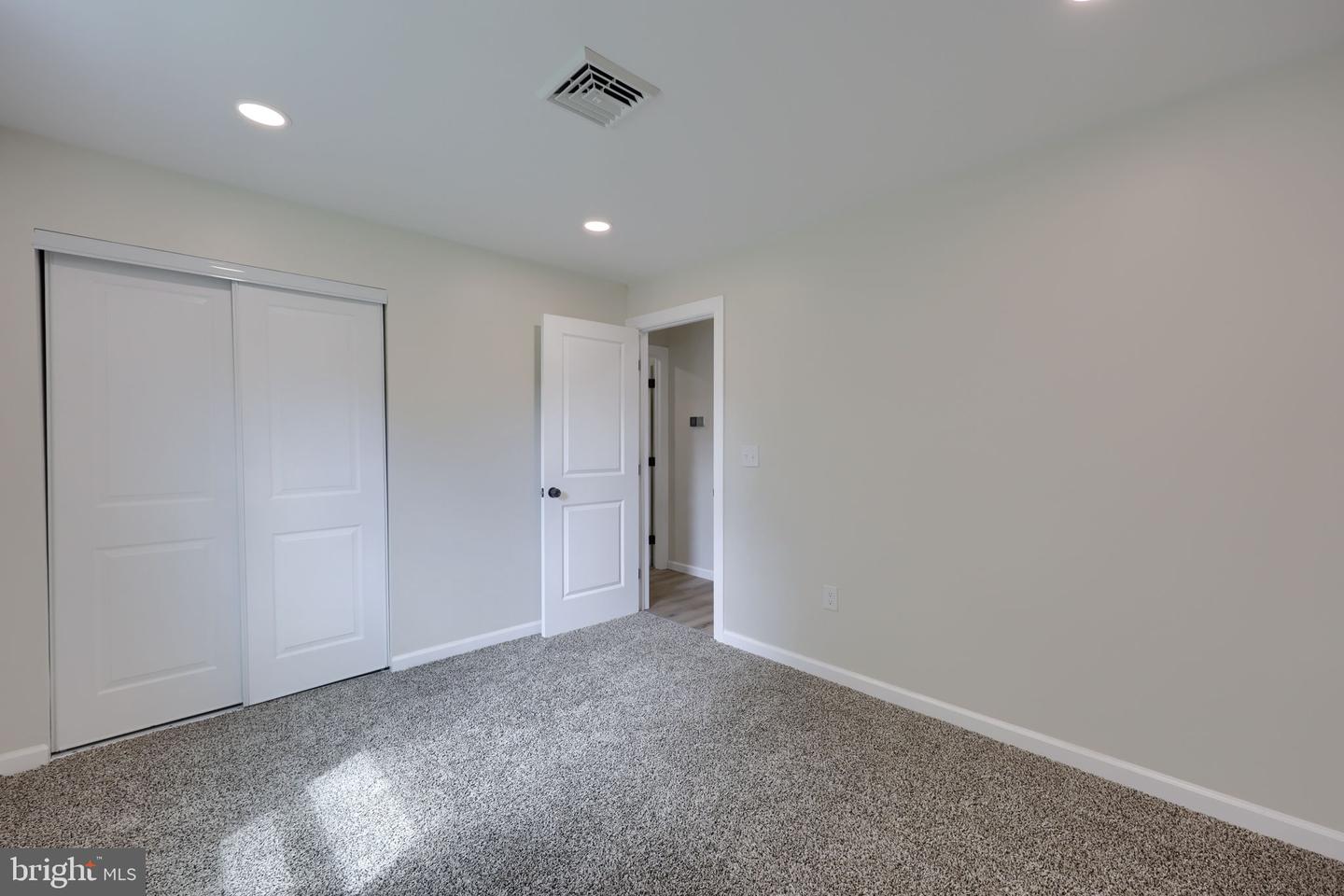 100 Spring Meadow Ln Property Photo 24