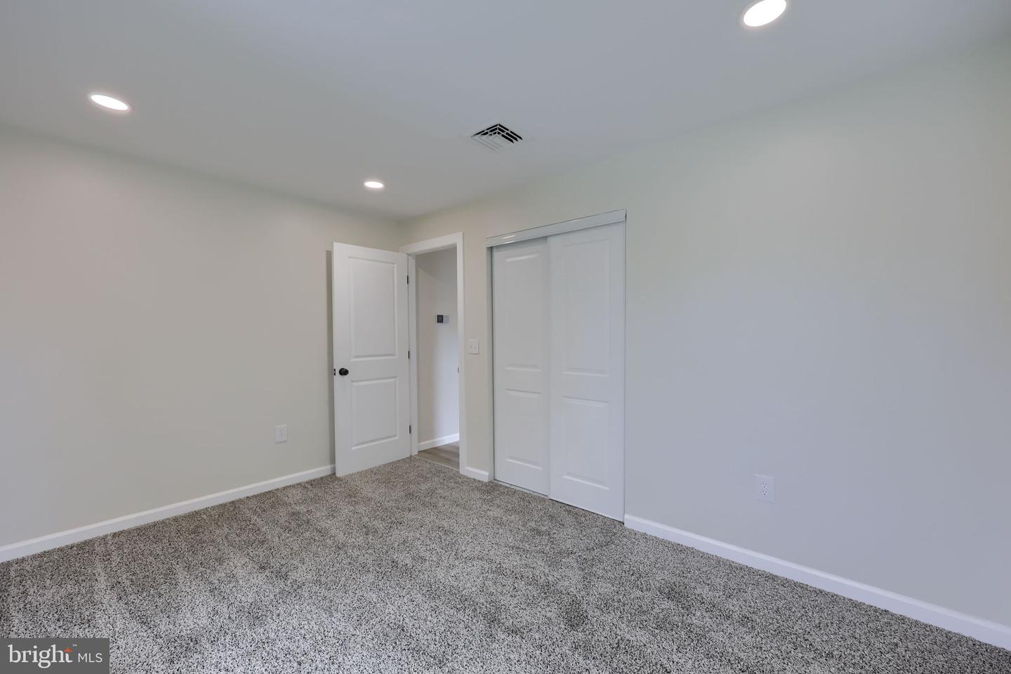 100 Spring Meadow Ln Property Photo 26