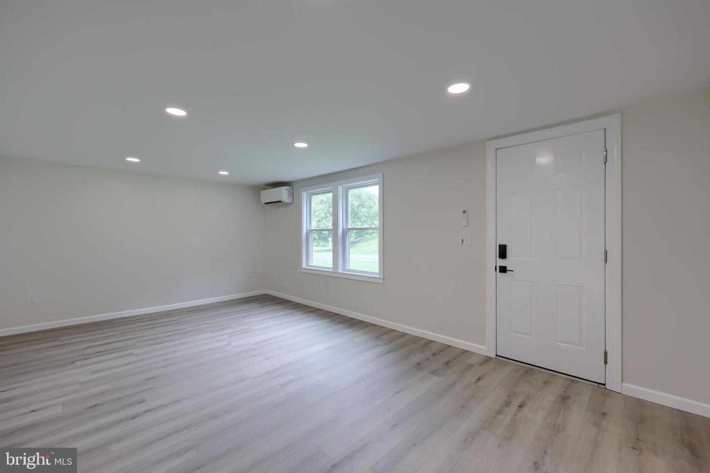 100 Spring Meadow Ln Property Photo 31