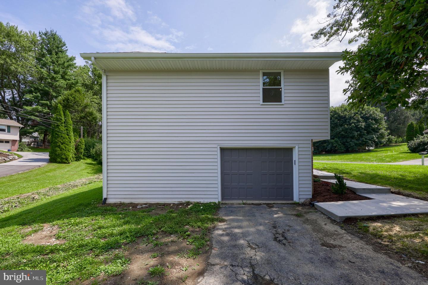 100 Spring Meadow Ln Property Photo 43