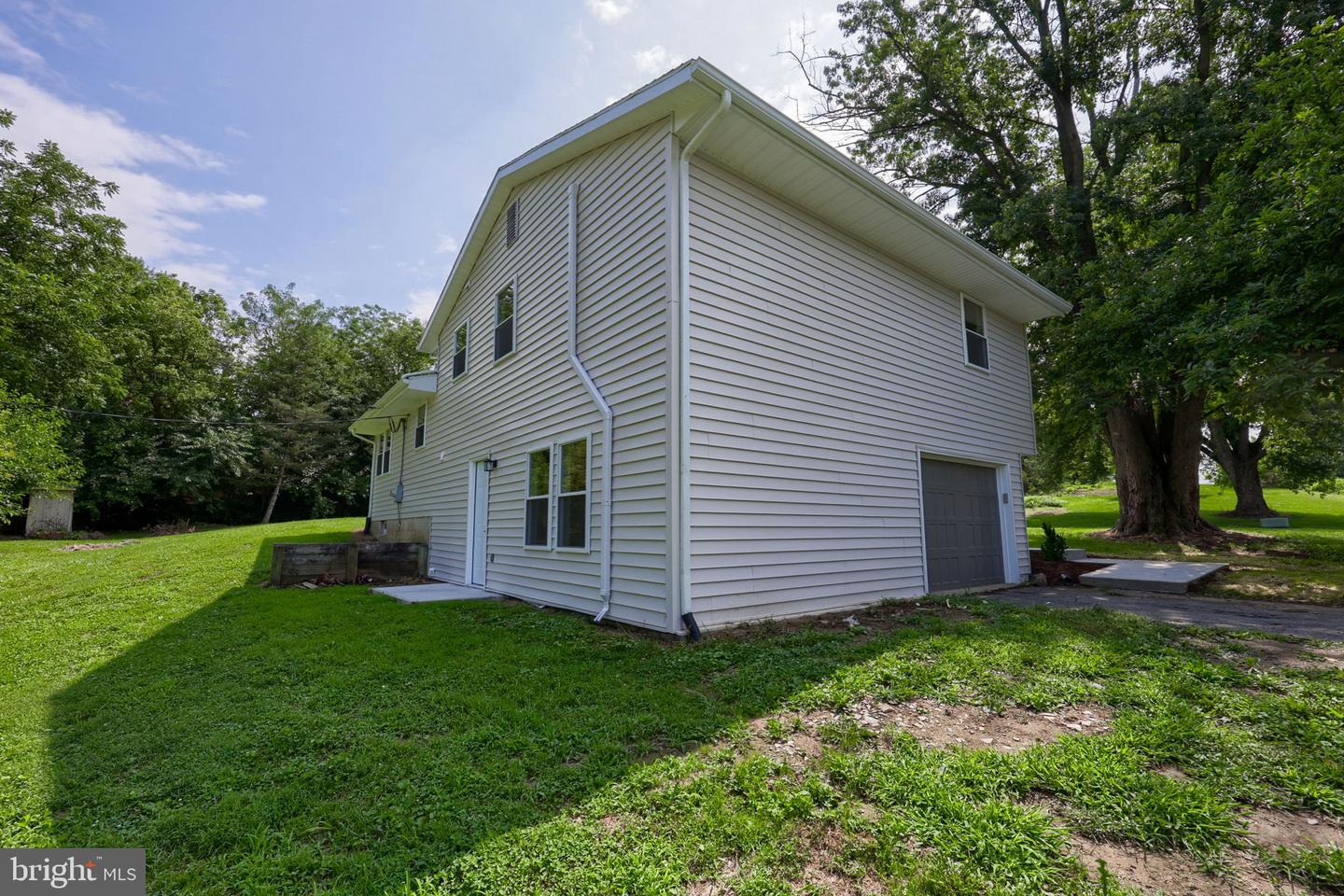 100 Spring Meadow Ln Property Photo 44