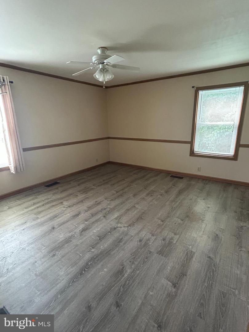 675 Lilac Dr Property Photo 6