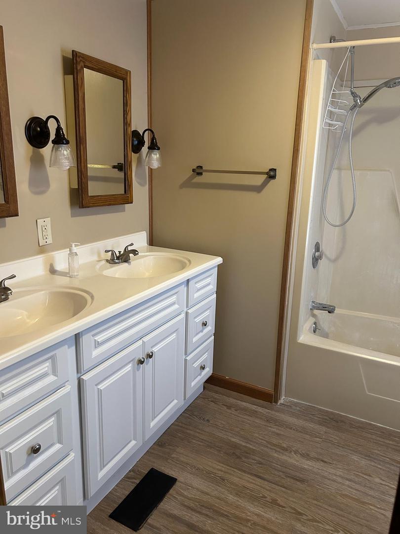 675 Lilac Dr Property Photo 7
