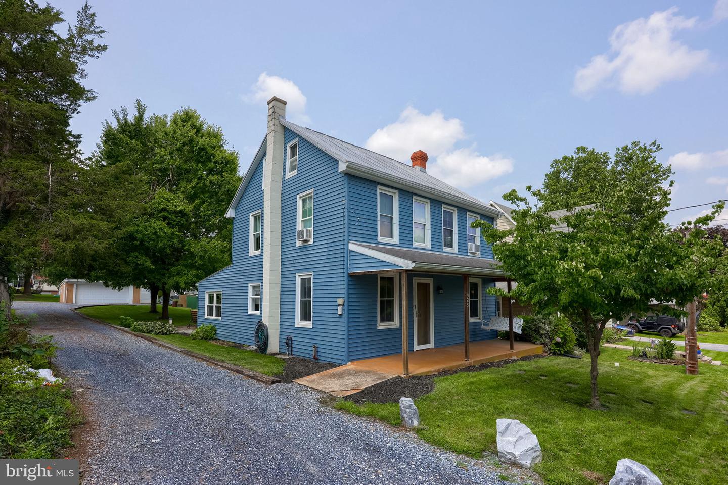 925 Maple St Property Photo 3