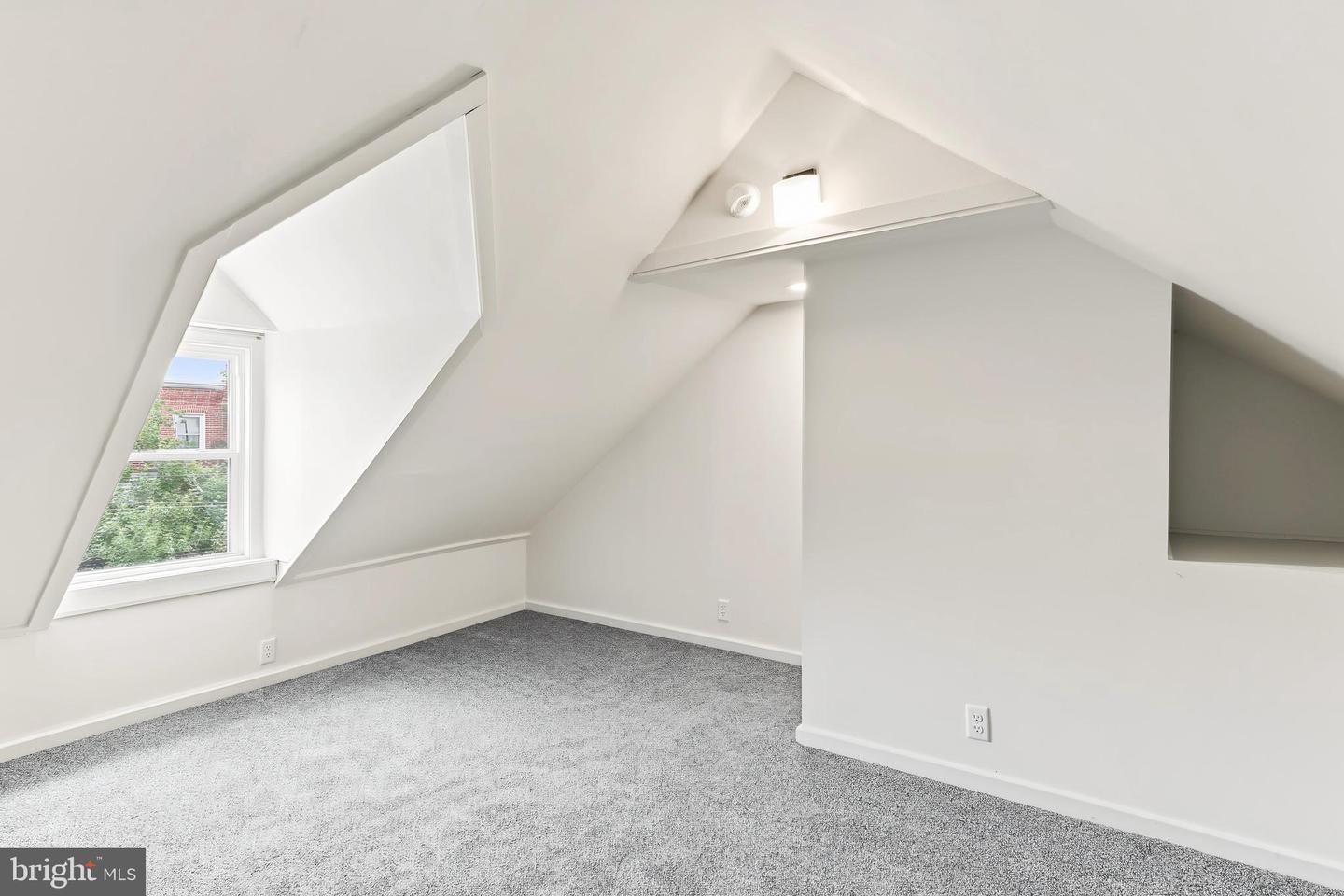 930 N Lime St Property Photo 22
