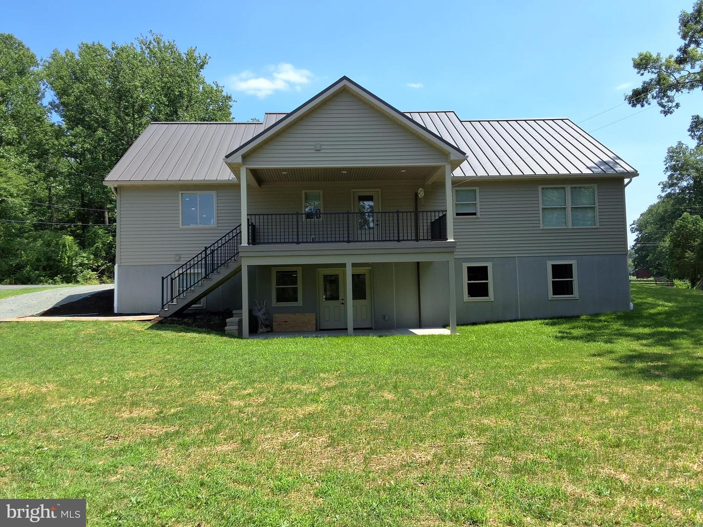 1689 Reading Rd Property Photo 2