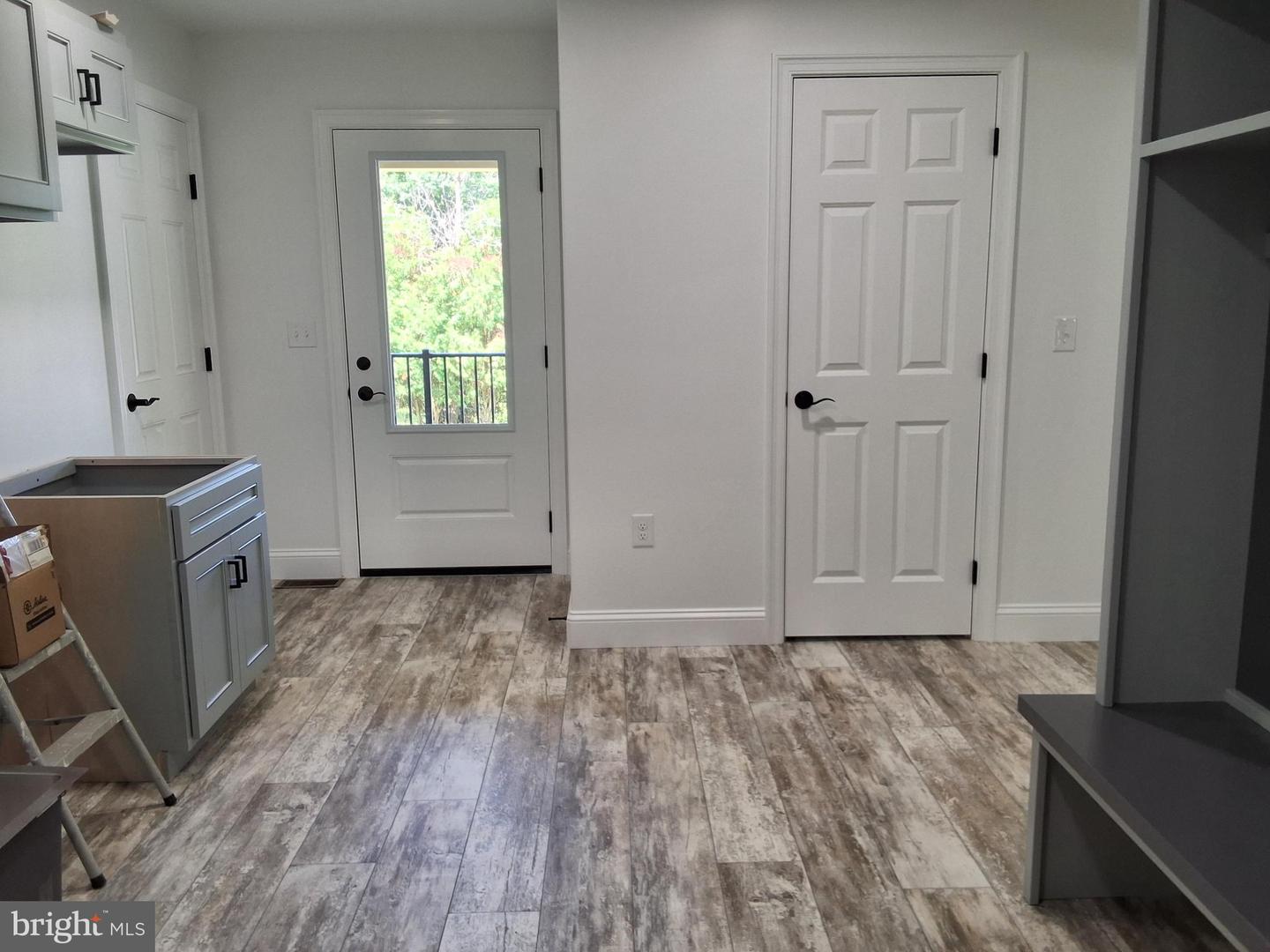 1689 Reading Rd Property Photo 8