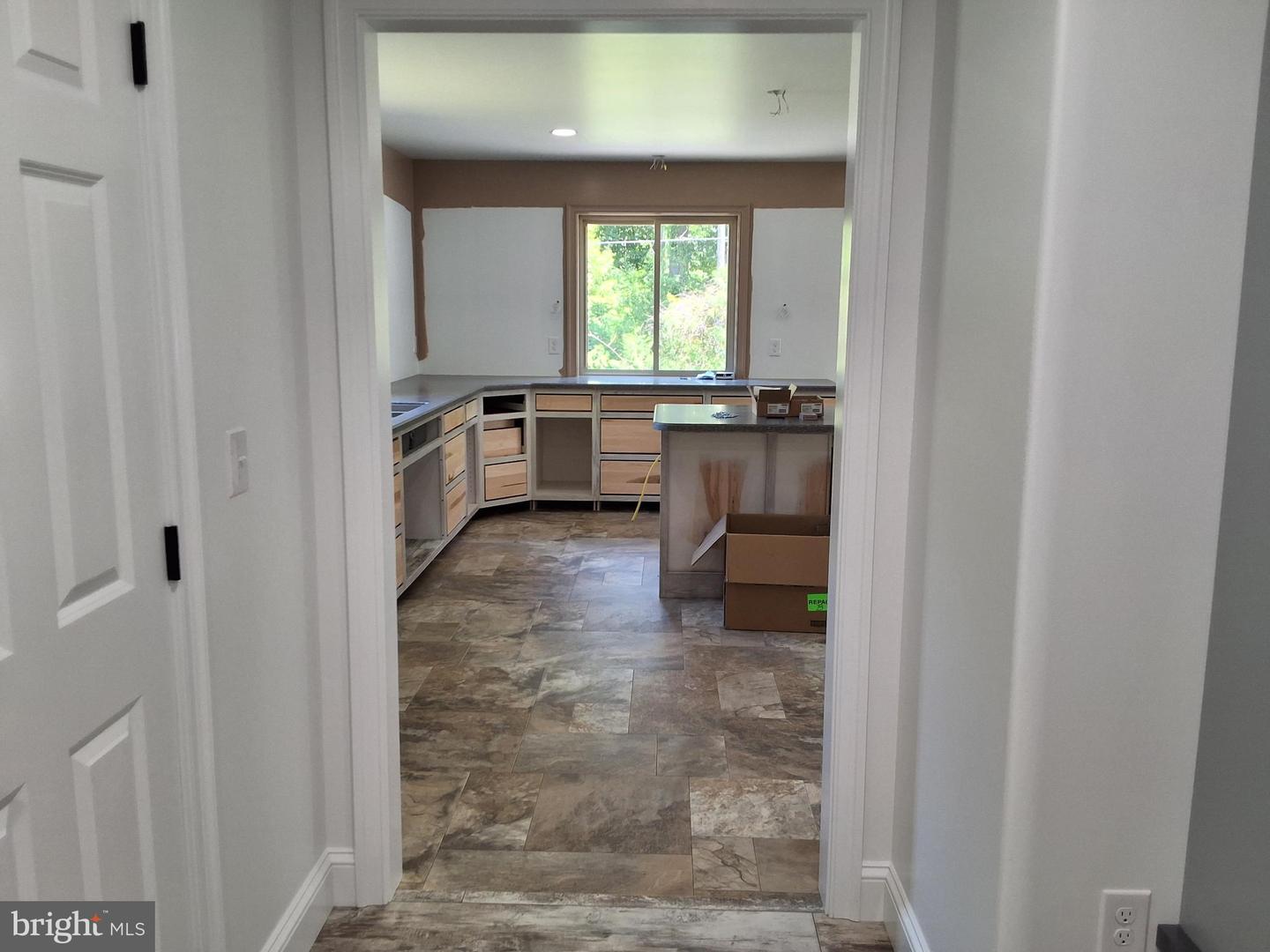 1689 Reading Rd Property Photo 9