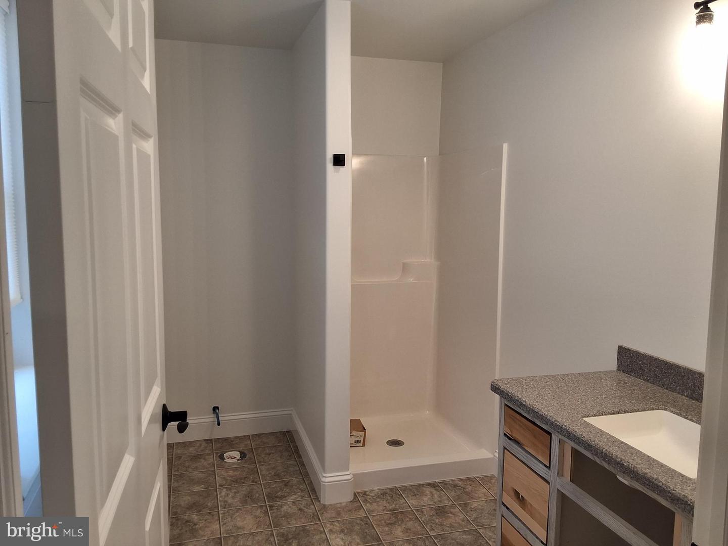 1689 Reading Rd Property Photo 12