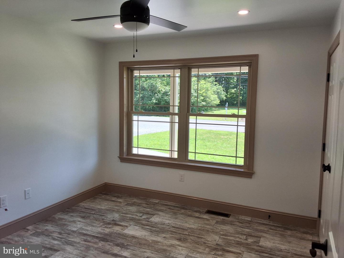 1689 Reading Rd Property Photo 14