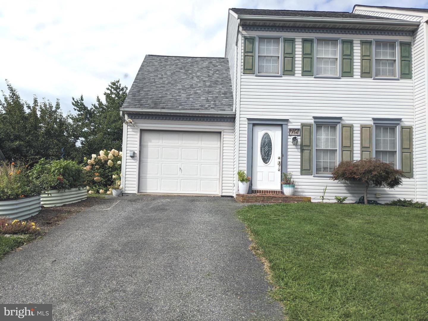 714 Fieldstone Ln Property Photo 1