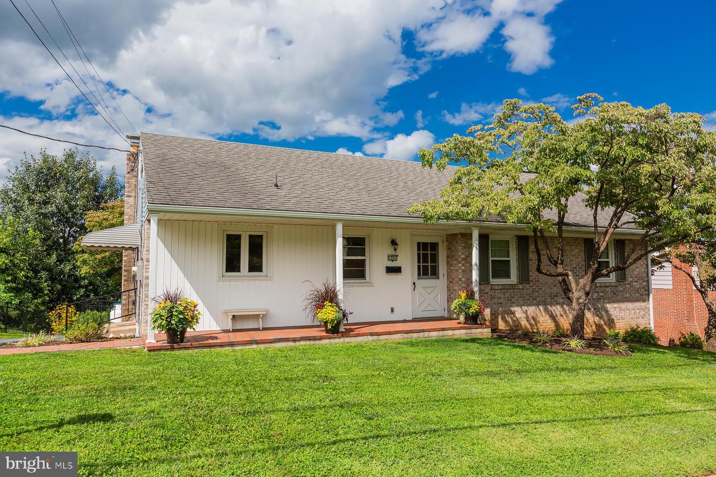 1241 MAIN ST
