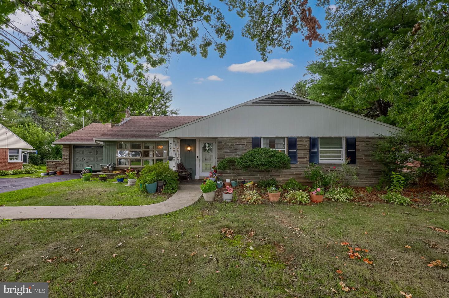 201 MURRY HILL DR Property Photo 1