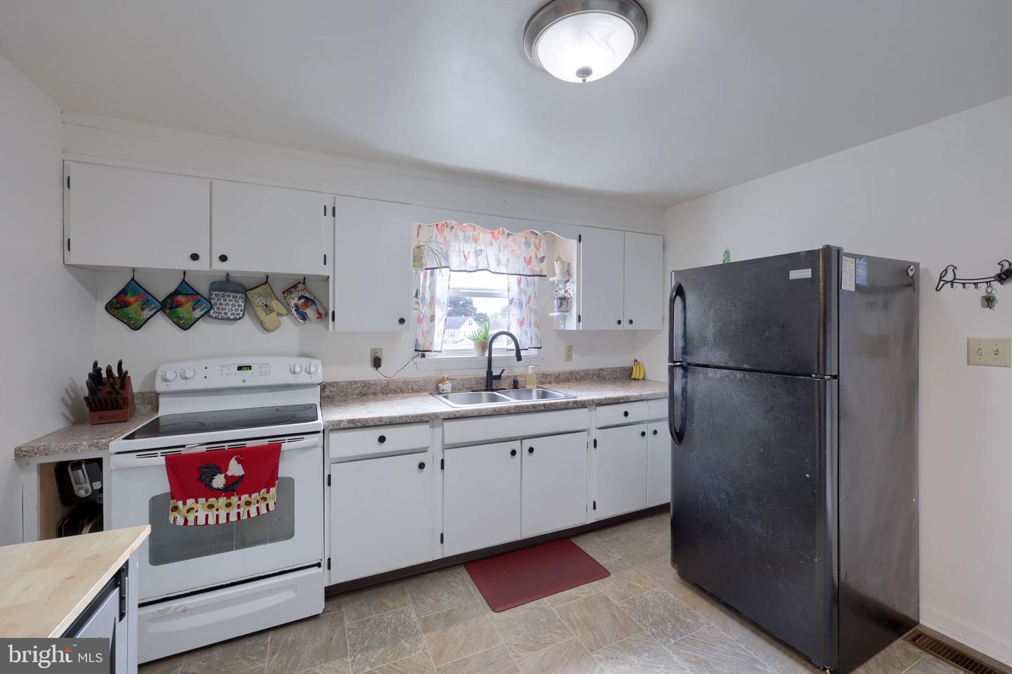 55 Larkspur Ln Property Photo 11