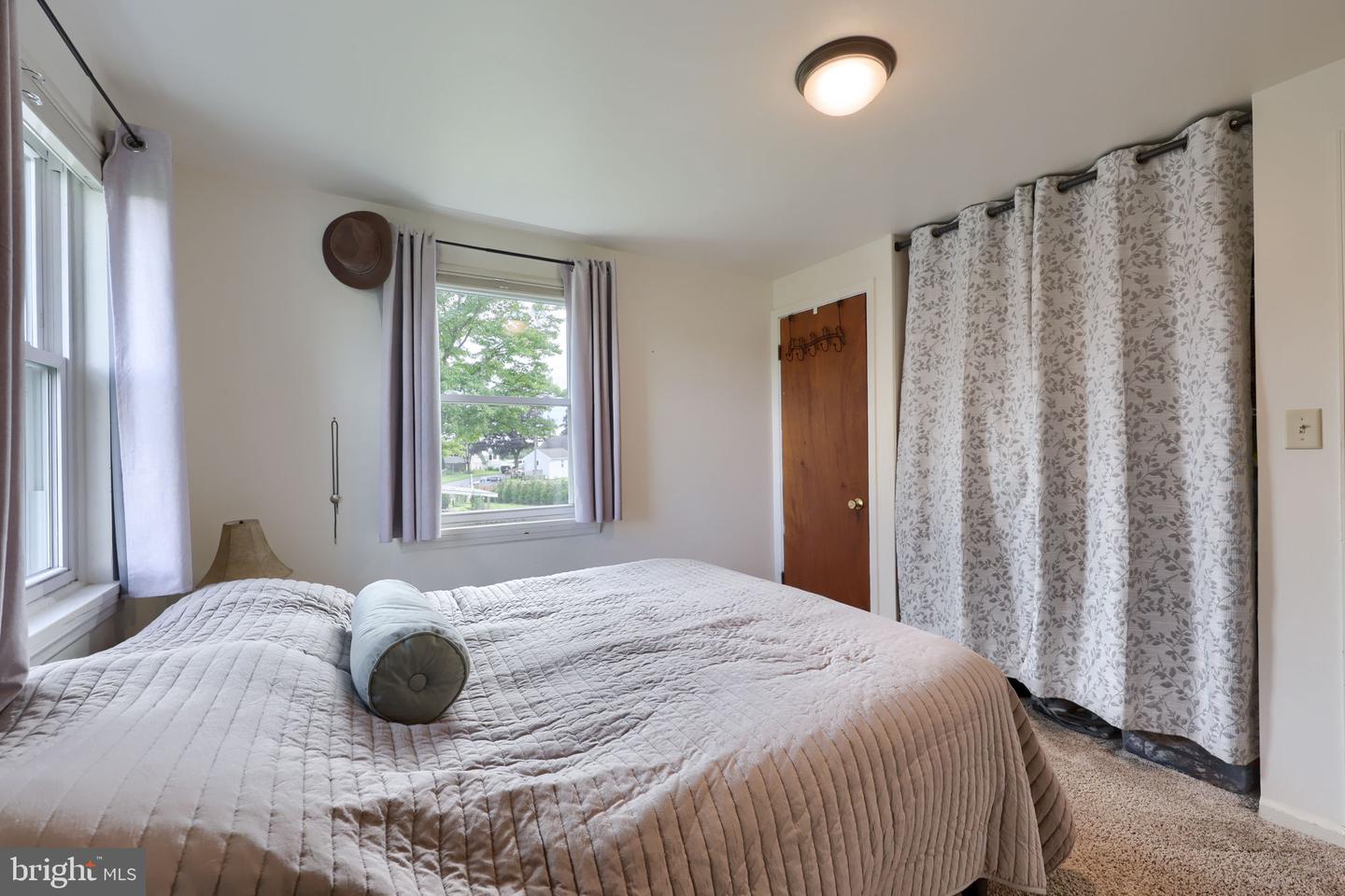 55 Larkspur Ln Property Photo 15