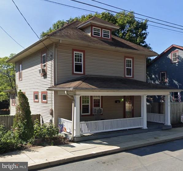 525 E Market St Property Photo 1