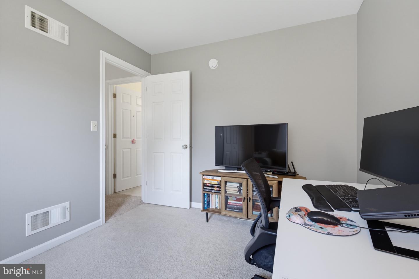 1189 Suffolk Dr Property Photo 29
