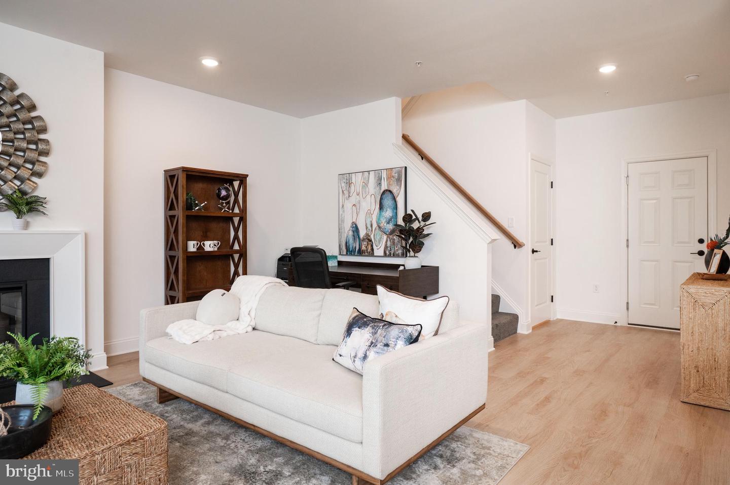 2444 Spring Water Cir Property Photo 4