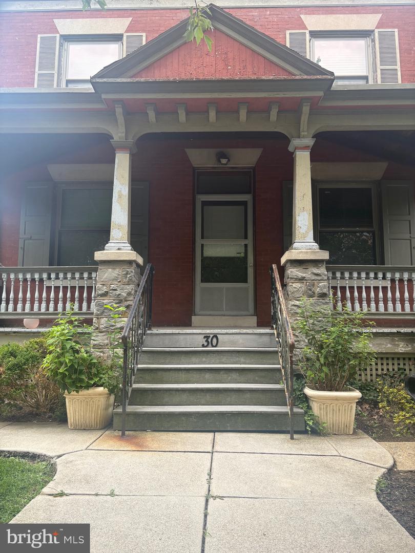 30 COTTAGE AVE #1 Property Photo 1